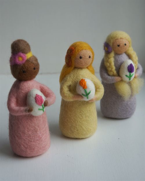 Easter Girls with Eggs, 3 pcs