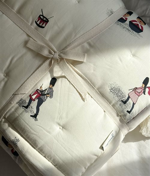 Quilted Blanket, Guards