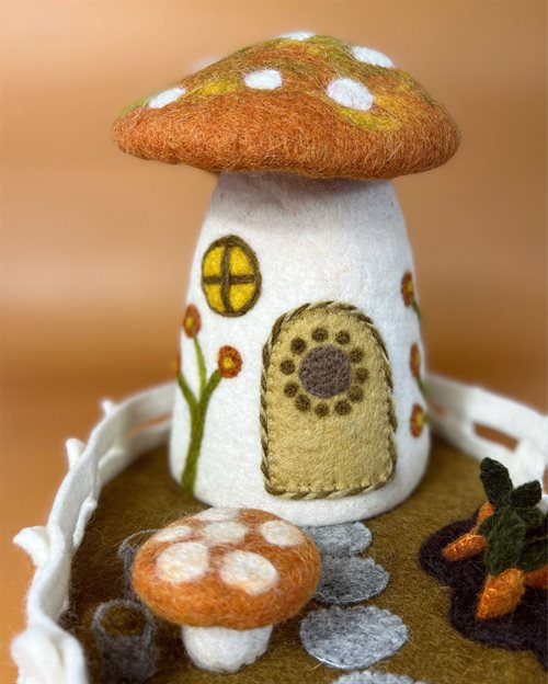 Mushroom house w garden